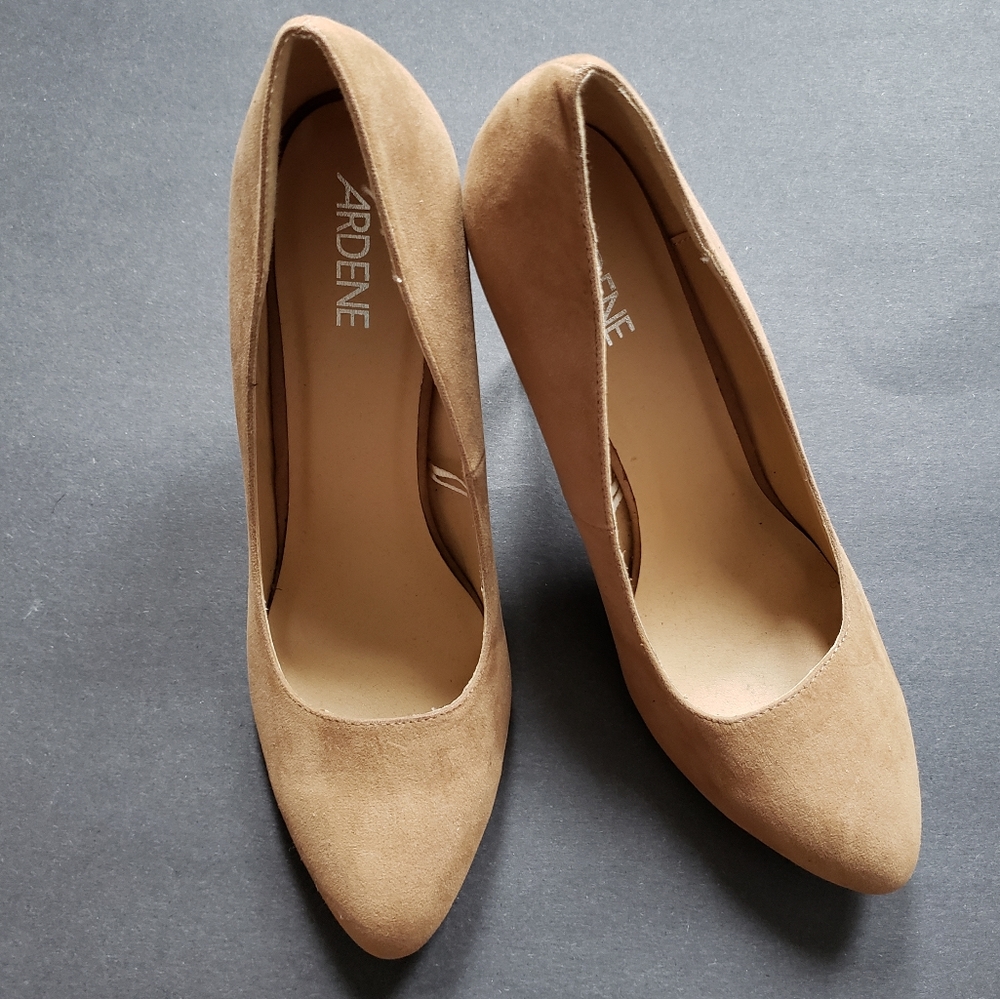 Worn Ardene Pump